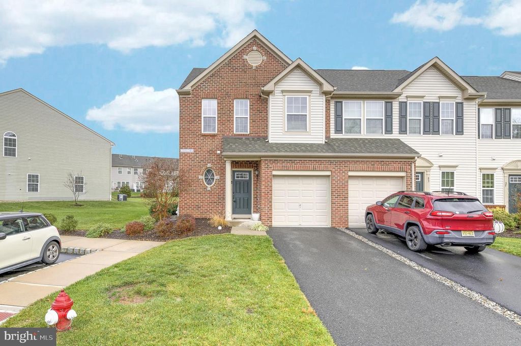 81 SUNDANCE DR, Hamilton, NJ 08619