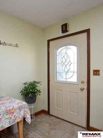 891 S 33rd Street, Lincoln, NE 68510