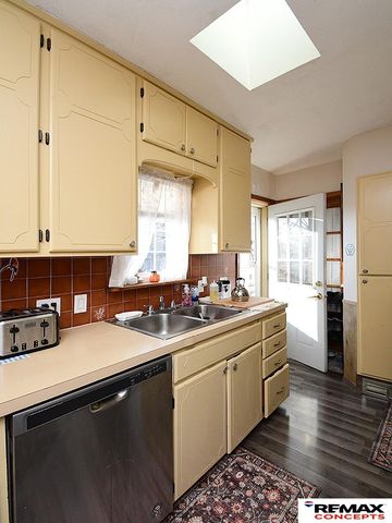 891 S 33rd Street, Lincoln, NE 68510