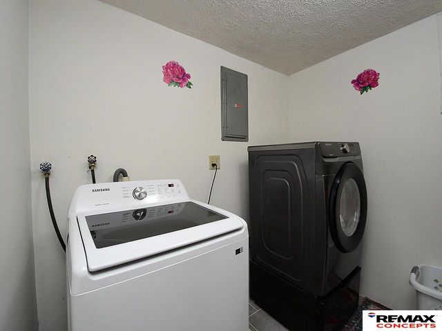 891 S 33rd Street, Lincoln, NE 68510