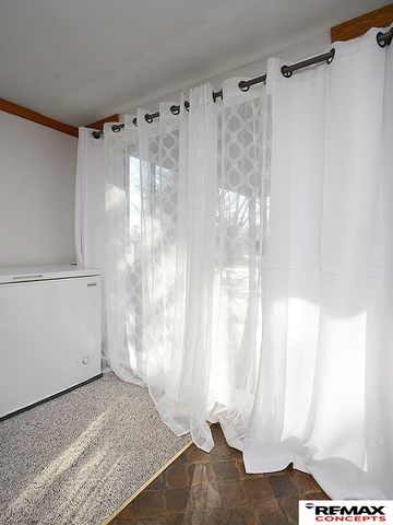 891 S 33rd Street, Lincoln, NE 68510