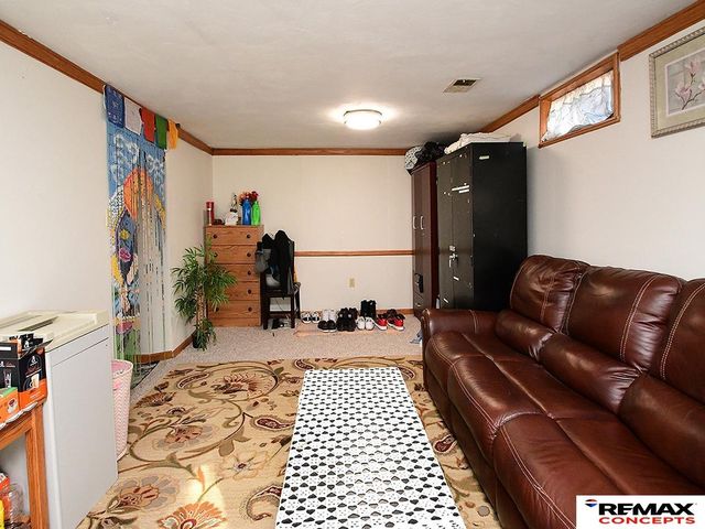 891 S 33rd Street, Lincoln, NE 68510