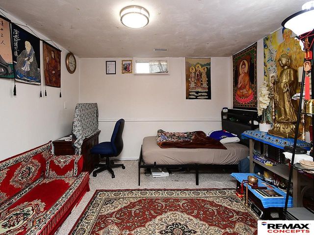 891 S 33rd Street, Lincoln, NE 68510