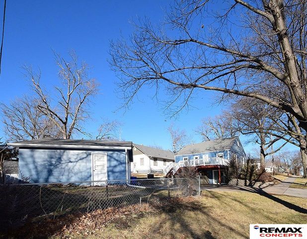 891 S 33rd Street, Lincoln, NE 68510