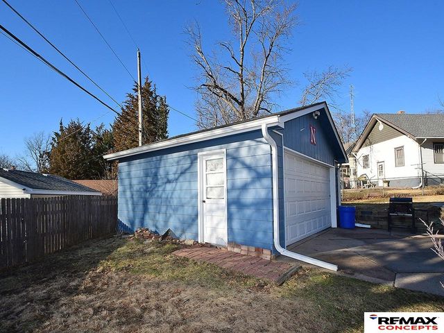 891 S 33rd Street, Lincoln, NE 68510