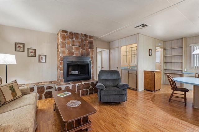 1010 E Bobier Drive 204, Vista, CA 92084