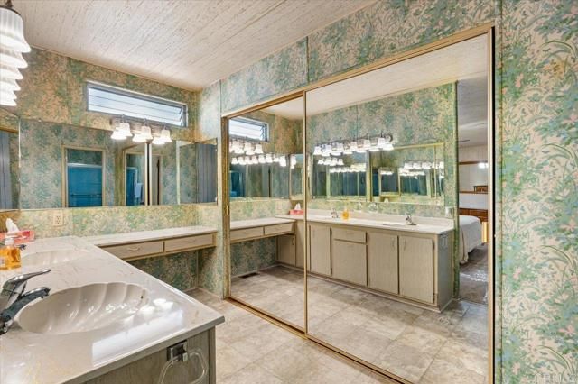 1010 E Bobier Drive 204, Vista, CA 92084