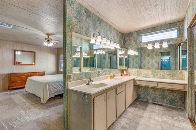 1010 E Bobier Drive 204, Vista, CA 92084