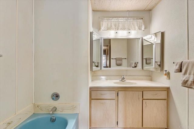 1010 E Bobier Drive 204, Vista, CA 92084