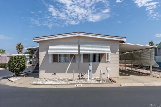 1010 E Bobier Drive 204, Vista, CA 92084