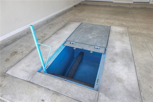 16782 S Hall Street, Olathe, KS 66062