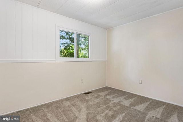 2 PATTERSON AVE, Windsor, PA 17366