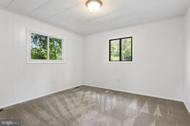 2 PATTERSON AVE, Windsor, PA 17366