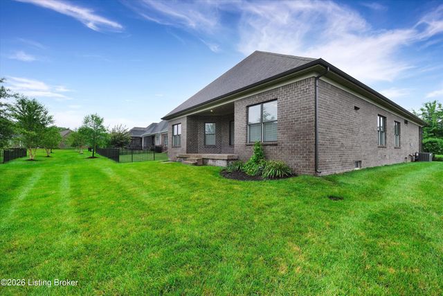 16033 Carefree Pl, Louisville, KY 40245
