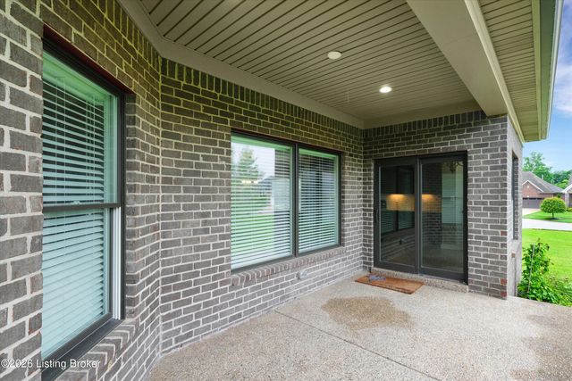 16033 Carefree Pl, Louisville, KY 40245