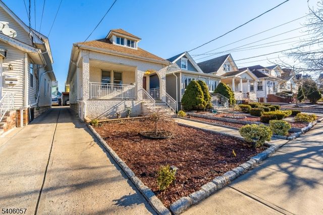21 Bellevue St, Elizabeth City, NJ 07202