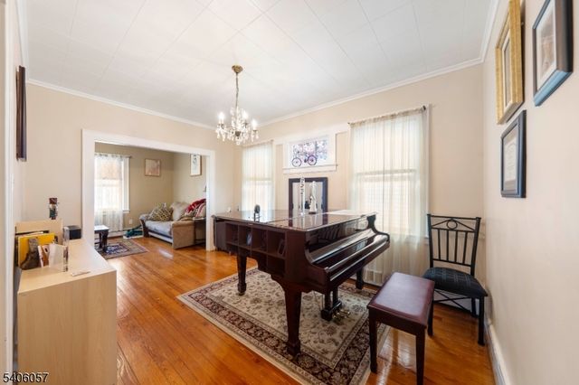 21 Bellevue St, Elizabeth City, NJ 07202