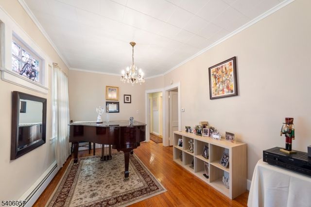 21 Bellevue St, Elizabeth City, NJ 07202