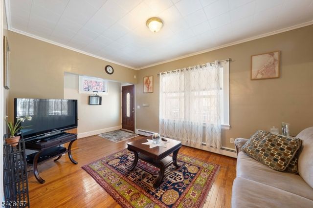 21 Bellevue St, Elizabeth City, NJ 07202