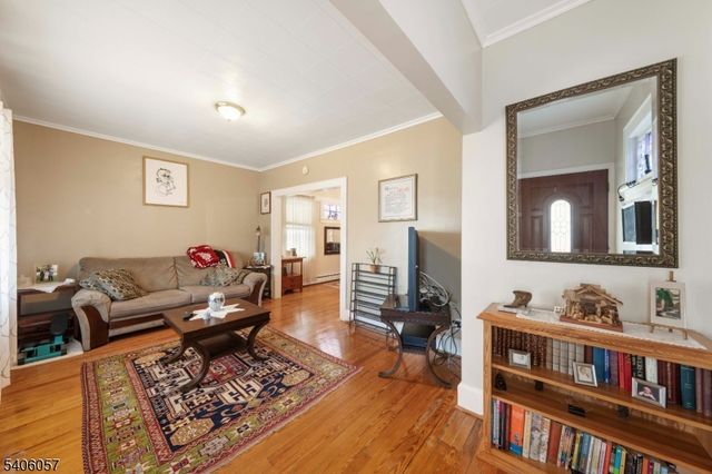 21 Bellevue St, Elizabeth City, NJ 07202