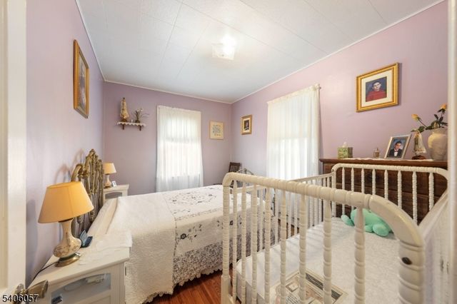 21 Bellevue St, Elizabeth City, NJ 07202