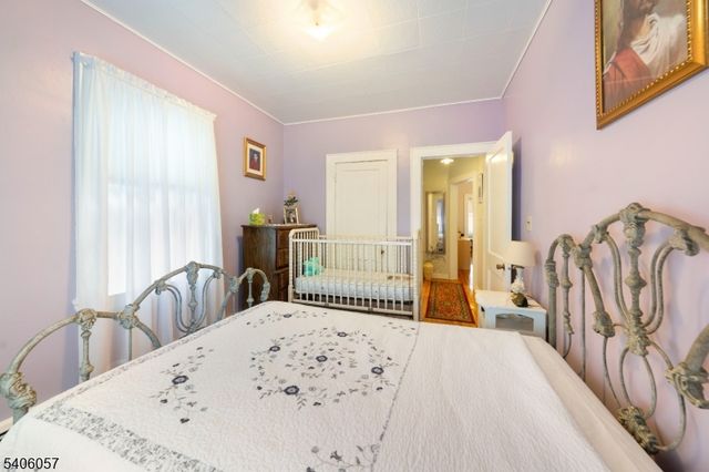 21 Bellevue St, Elizabeth City, NJ 07202