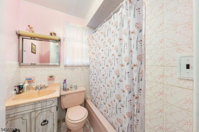 21 Bellevue St, Elizabeth City, NJ 07202