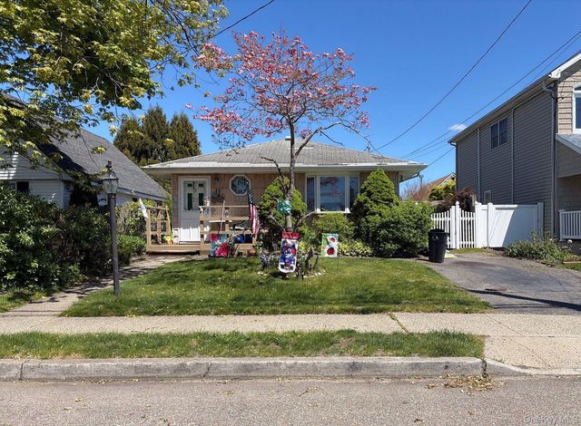 15 E Jackson Avenue, Babylon, NY 11702