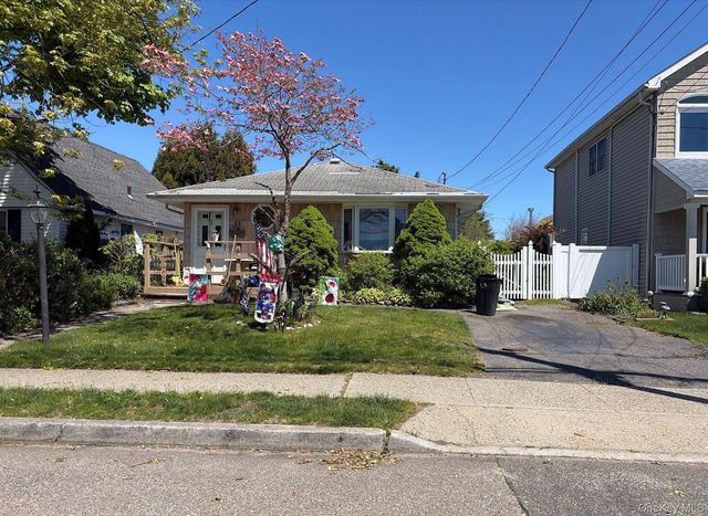 15 E Jackson Avenue, Babylon, NY 11702