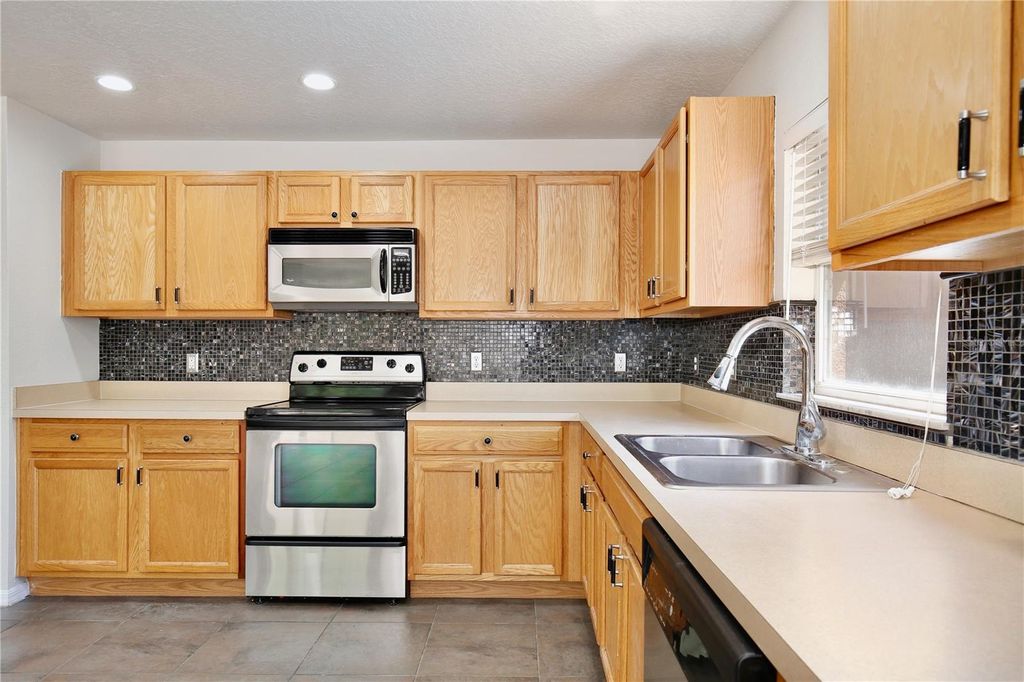 Image 11 of property listing at 1236 BLACKWATER POND DRIVE, Orlando, FL 32828