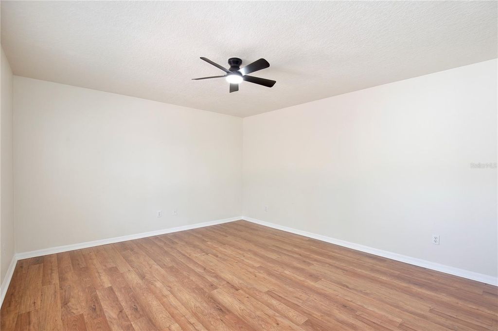 Image 14 of property listing at 1236 BLACKWATER POND DRIVE, Orlando, FL 32828