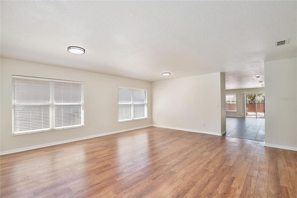Image 3 of property listing at 1236 BLACKWATER POND DRIVE, Orlando, FL 32828