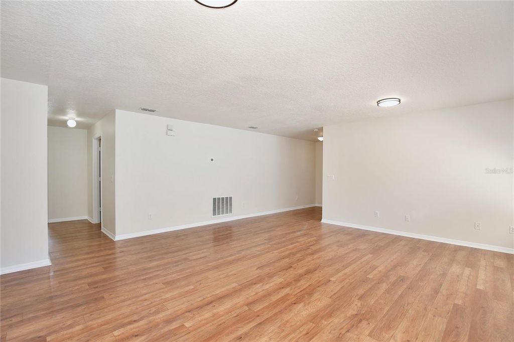 Image 4 of property listing at 1236 BLACKWATER POND DRIVE, Orlando, FL 32828