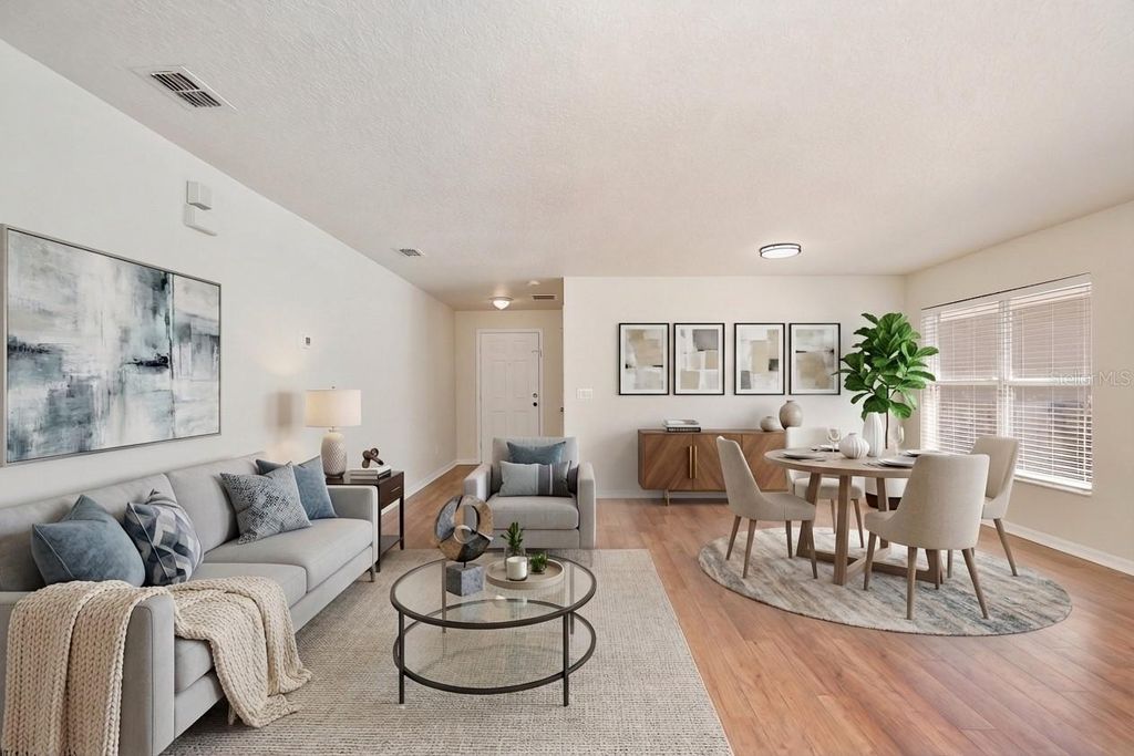 Image 5 of property listing at 1236 BLACKWATER POND DRIVE, Orlando, FL 32828