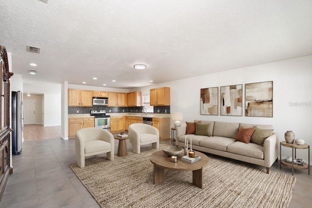 Image 8 of property listing at 1236 BLACKWATER POND DRIVE, Orlando, FL 32828