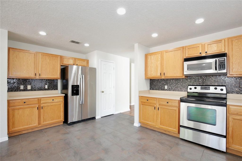 Image 10 of property listing at 1236 BLACKWATER POND DRIVE, Orlando, FL 32828