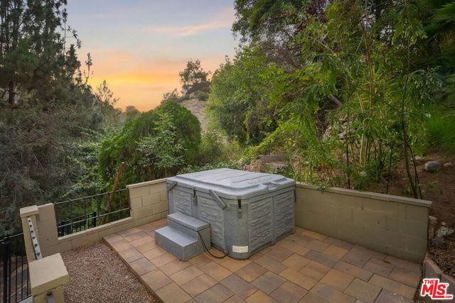2458 Zorada Drive, Los Angeles, CA 90046