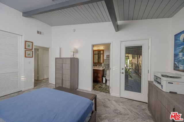 2458 Zorada Drive, Los Angeles, CA 90046
