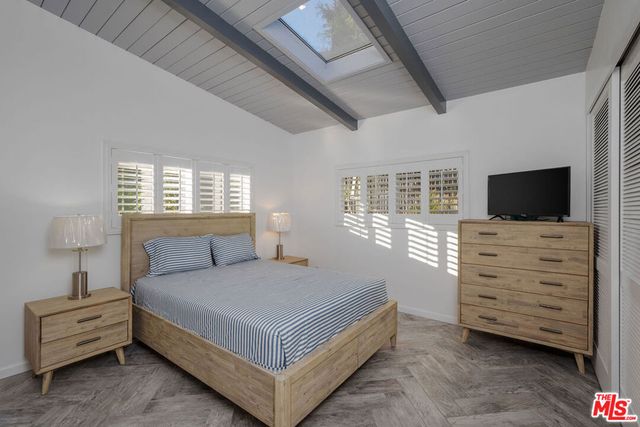 2458 Zorada Drive, Los Angeles, CA 90046