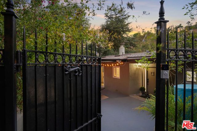 2458 Zorada Drive, Los Angeles, CA 90046