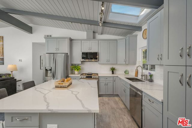 2458 Zorada Drive, Los Angeles, CA 90046