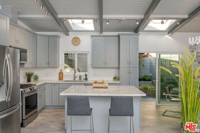 2458 Zorada Drive, Los Angeles, CA 90046