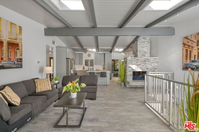 2458 Zorada Drive, Los Angeles, CA 90046