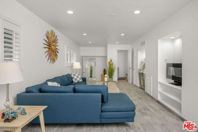 2458 Zorada Drive, Los Angeles, CA 90046