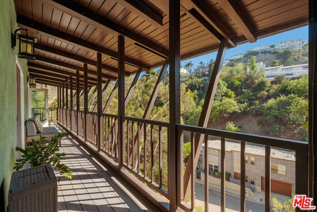 2458 Zorada Drive, Los Angeles, CA 90046