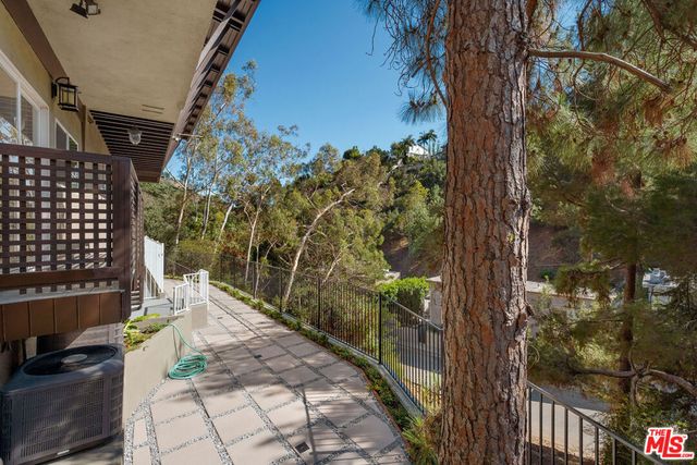 2458 Zorada Drive, Los Angeles, CA 90046