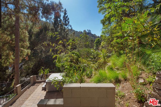 2458 Zorada Drive, Los Angeles, CA 90046