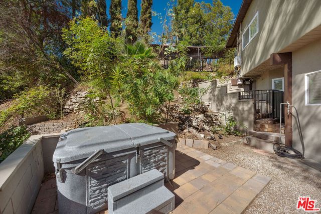 2458 Zorada Drive, Los Angeles, CA 90046