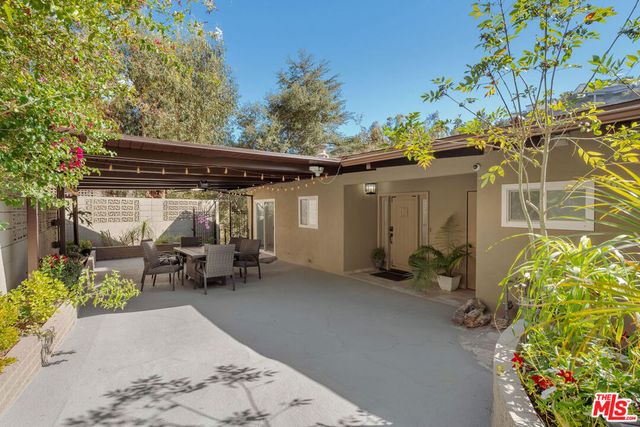 2458 Zorada Drive, Los Angeles, CA 90046