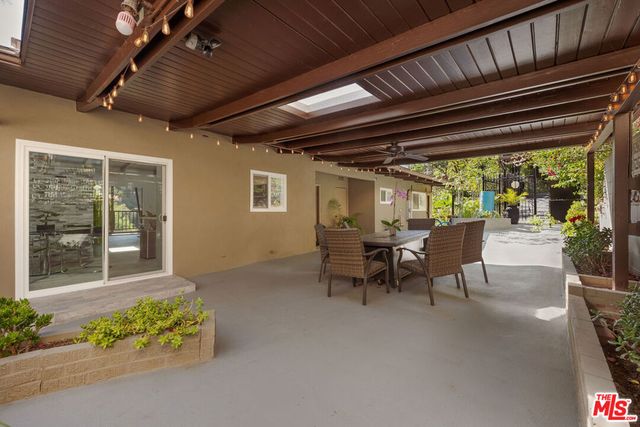 2458 Zorada Drive, Los Angeles, CA 90046
